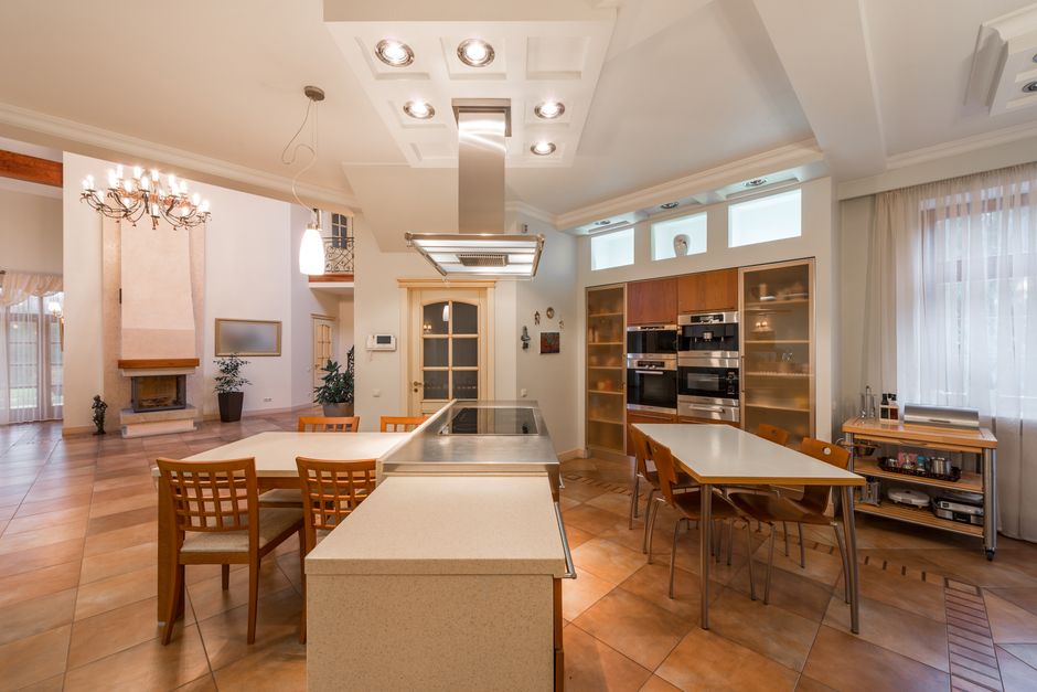 Content image 1 - An outdoor kitchen zone connected to a dining area by pavers